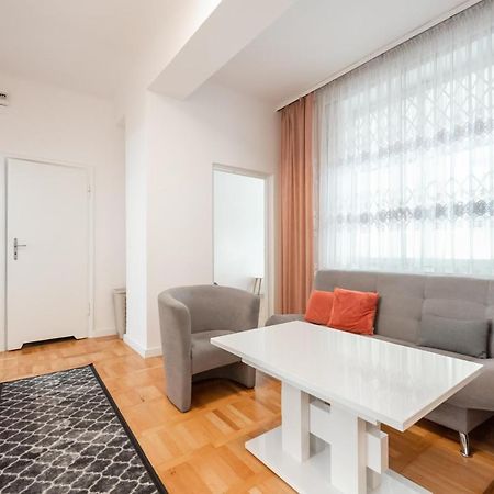 Plac Zbawiciela 3-Bedroom Apartment Warsaw Exterior photo