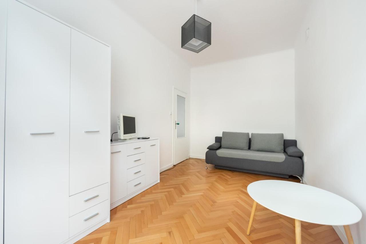 Plac Zbawiciela 3-Bedroom Apartment Warsaw Exterior photo