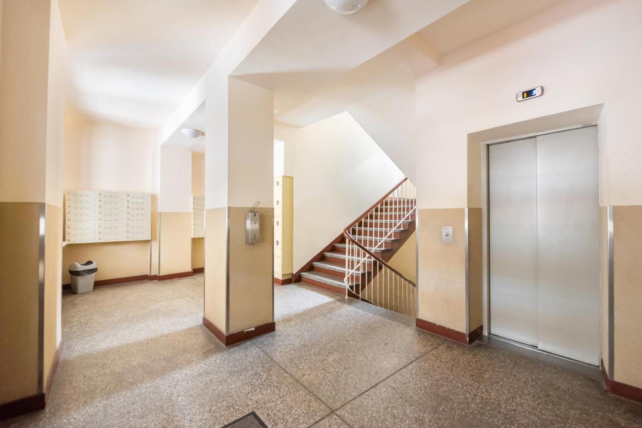 Plac Zbawiciela 3-Bedroom Apartment Warsaw Exterior photo